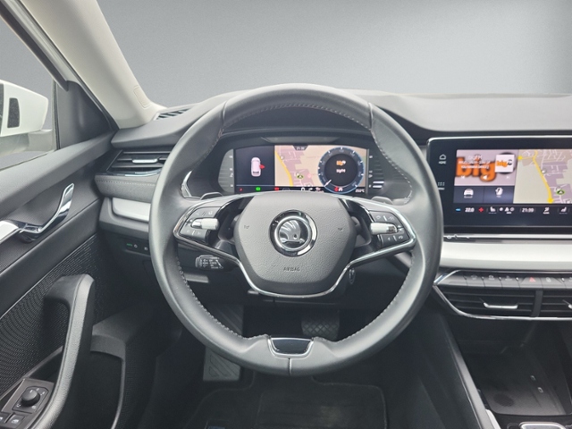 Octavia Combi 2.0 TDI DSG STYLE AHK+NAVI+ACC+LED