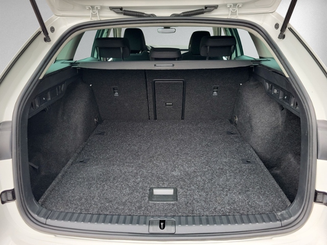 Octavia Combi 2.0 TDI DSG STYLE AHK+NAVI+ACC+LED