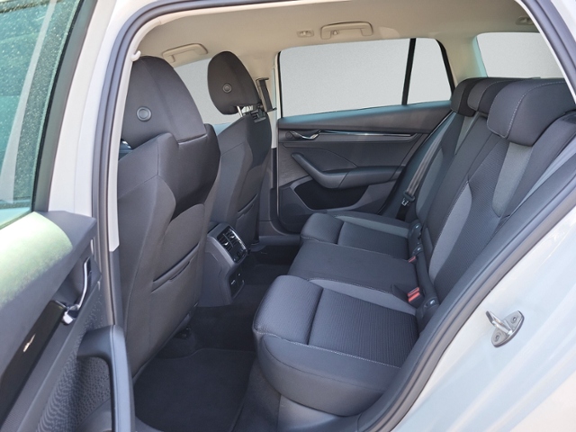 Octavia Combi 2.0 TDI DSG TOUR AHK+NAVI+ACC+LED+