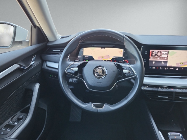 Octavia Combi 2.0 TDI DSG TOUR AHK+NAVI+ACC+LED+