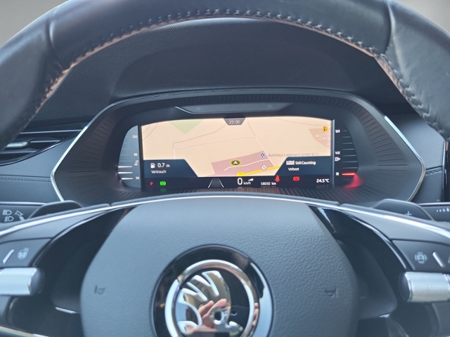 Octavia Combi 2.0 TDI DSG TOUR AHK+NAVI+ACC+LED+