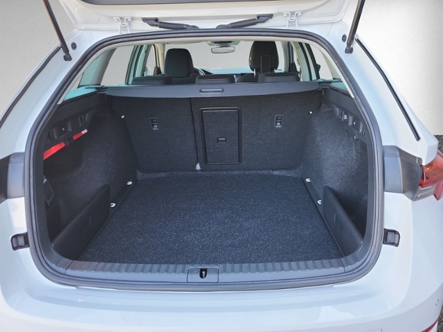 Octavia Combi 2.0 TDI DSG TOUR AHK+NAVI+ACC+LED+