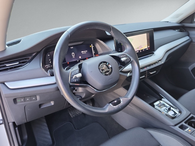 Octavia Combi 2.0 TDI DSG TOUR AHK+NAVI+ACC+LED+