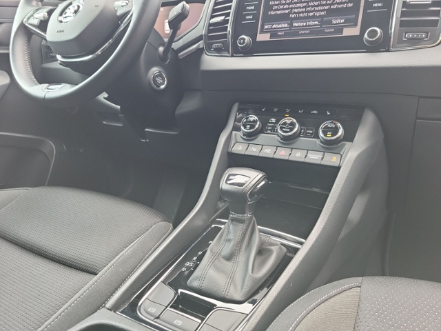 Karoq 1.5 TSI DSG TOUR PANORAMA+360°+NAVI+LED+SH