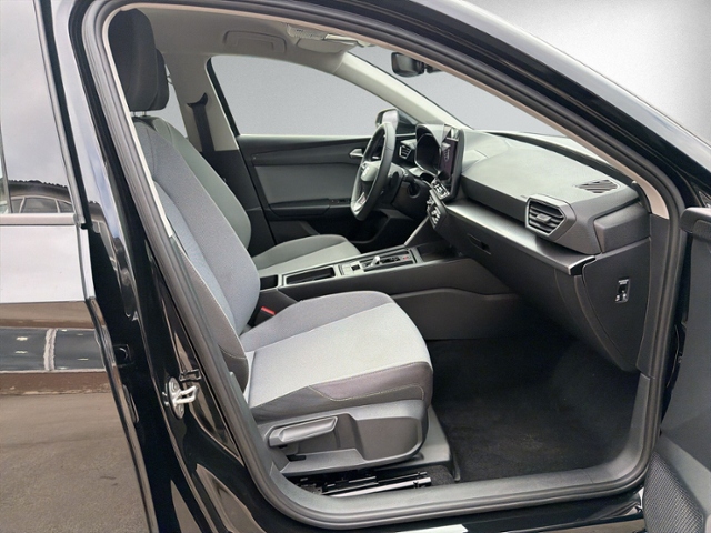 Leon ST 1.5 eTSI DSG STYLE AHK+RFK+NAVI+ACC+LED+