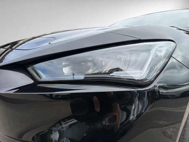 Leon ST 1.5 eTSI DSG STYLE AHK+RFK+NAVI+ACC+LED+