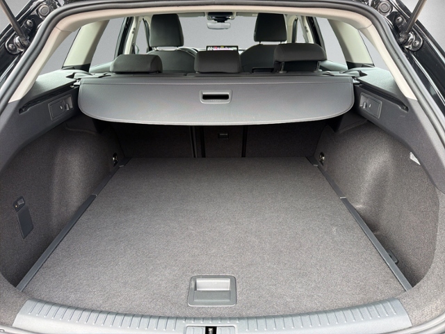 Leon ST 1.5 eTSI DSG STYLE AHK+RFK+NAVI+ACC+LED+