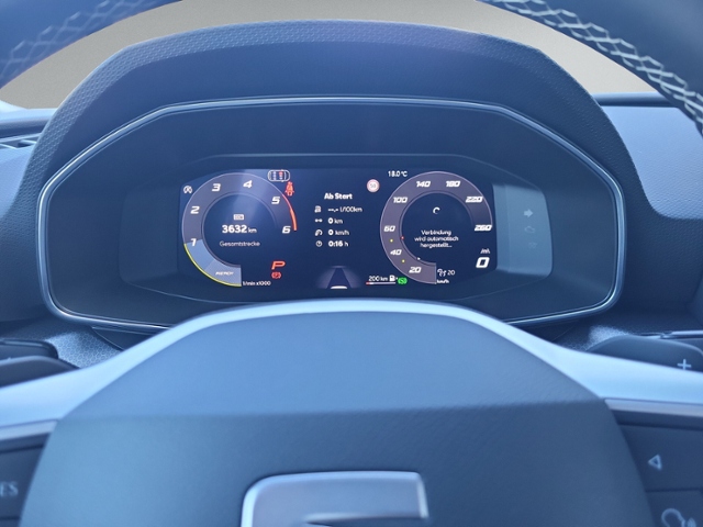 Leon ST 2.0 TDI DSG STYLE AHK+KAMERA+ACC+LED+LMF