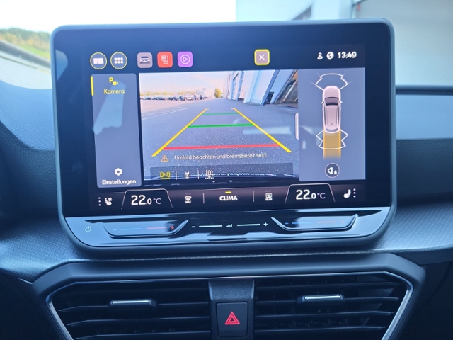 Leon ST 2.0 TDI DSG STYLE AHK+KAMERA+ACC+LED+LMF