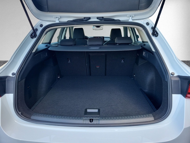 Leon ST 2.0 TDI DSG STYLE AHK+KAMERA+ACC+LED+LMF