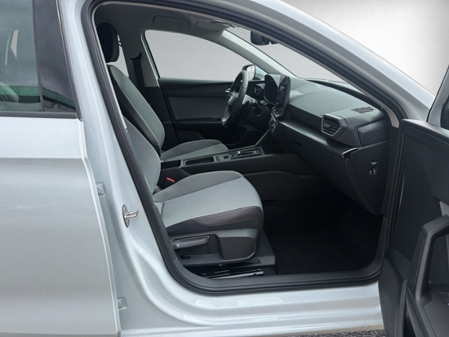 Leon ST 1.5 eTSI DSG STYLE AHK+RFK+NAVI+ACC+LED+