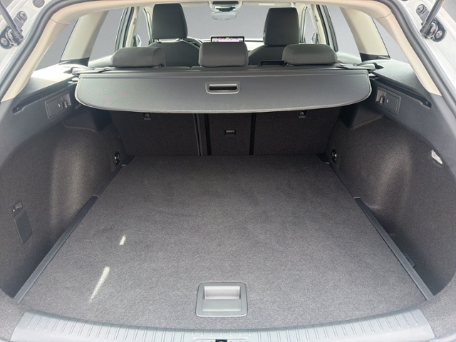 Leon ST 1.5 eTSI DSG STYLE AHK+RFK+NAVI+ACC+LED+