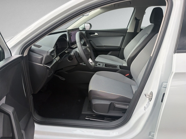 Leon ST 1.5 eTSI DSG STYLE AHK+RFK+NAVI+ACC+LED+