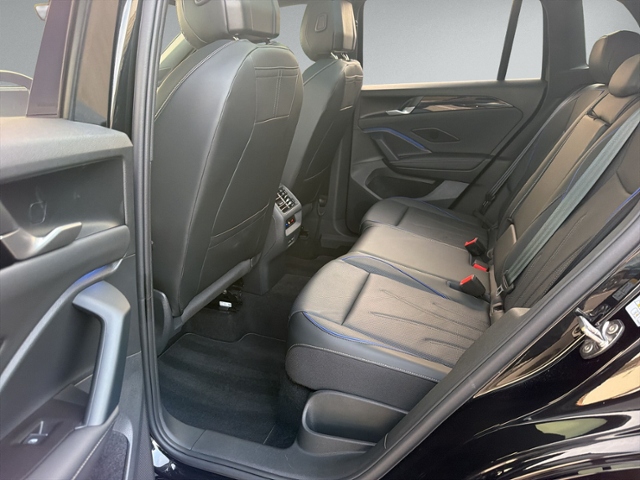 Tiguan 1.5 eTSI DSG R-LINE PANO+AHK+360+IQ.LIGHT