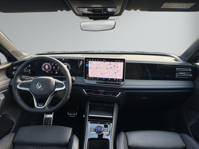 Tiguan 1.5 eTSI DSG R-LINE PANO+AHK+360+IQ.LIGHT