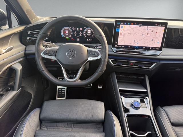 Tiguan 1.5 eTSI DSG R-LINE PANO+AHK+360+IQ.LIGHT