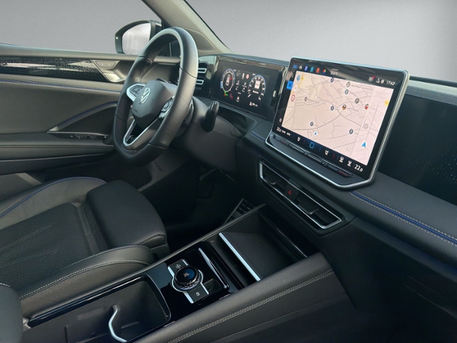 Tiguan 1.5 eTSI DSG R-LINE PANO+AHK+360+IQ.LIGHT
