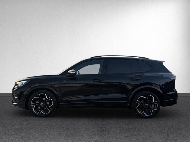 Tiguan 1.5 eTSI DSG R-LINE PANO+AHK+360+IQ.LIGHT