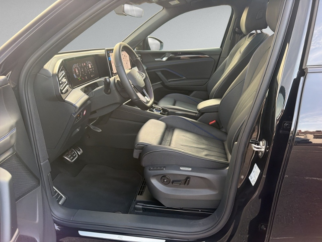 Tiguan 1.5 eTSI DSG R-LINE PANO+AHK+360+IQ.LIGHT