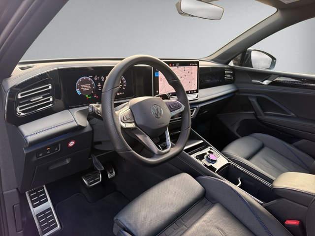 Tiguan 1.5 eTSI DSG R-LINE PANO+AHK+360+IQ.LIGHT
