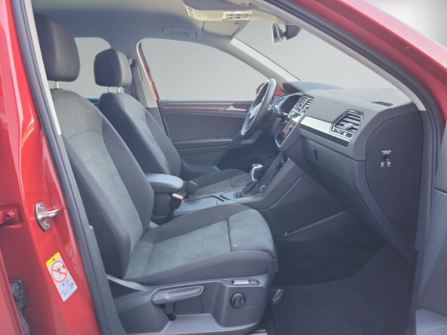 Tiguan 2.0 TDI DSG ELEGANCE IQ.LIGHT+NAVI+RFK+AC