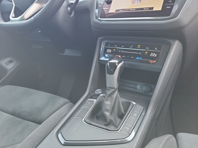 Tiguan 2.0 TDI DSG ELEGANCE IQ.LIGHT+NAVI+RFK+AC