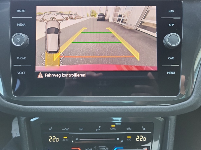 Tiguan 2.0 TDI DSG ELEGANCE IQ.LIGHT+NAVI+RFK+AC