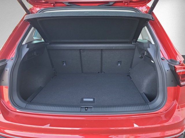 Tiguan 2.0 TDI DSG ELEGANCE IQ.LIGHT+NAVI+RFK+AC