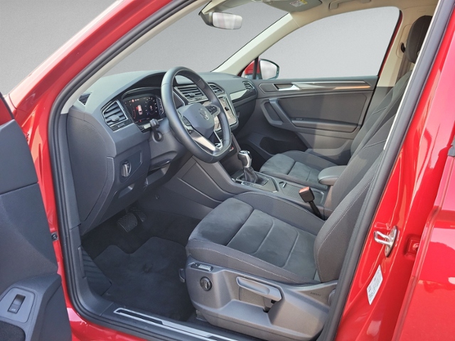 Tiguan 2.0 TDI DSG ELEGANCE IQ.LIGHT+NAVI+RFK+AC