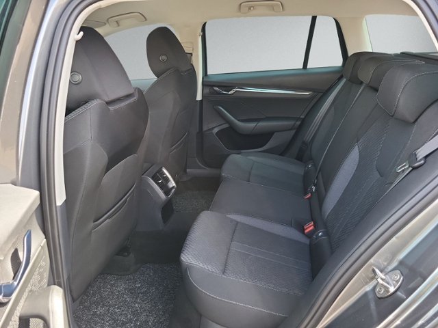 Octavia Combi 2.0 TDI DSG STYLE AHK+HEAD-UP+NAVI