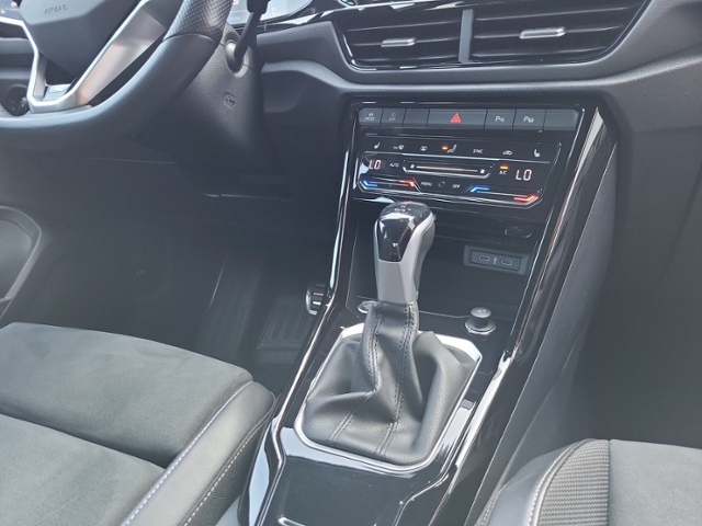 T-Roc 1.5 TSI DSG R-LINE AHK+KAMERA+ACC+LED+SIHZ