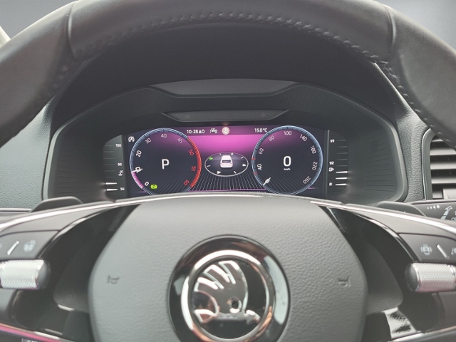 Karoq 2.0 TDI DSG TOUR AHK+RFK+ACC+NAVI+LED+SIHZ