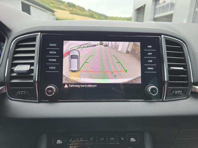Karoq 2.0 TDI DSG TOUR AHK+RFK+ACC+NAVI+LED+SIHZ