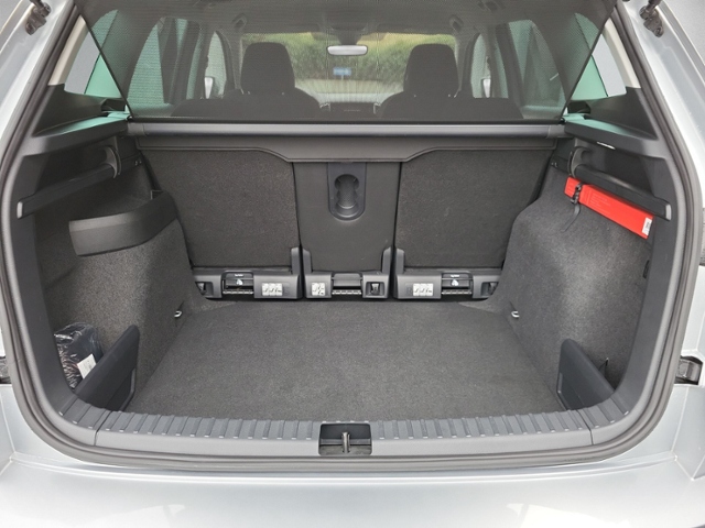 Karoq 2.0 TDI DSG TOUR AHK+RFK+ACC+NAVI+LED+SIHZ