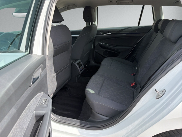 Golf VIII Variant 2.0 TDI AHK+NAVI.+ACC+PDC+LED+