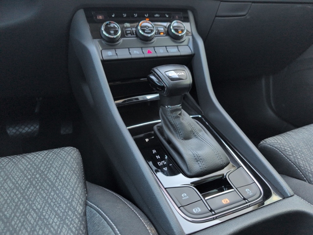Karoq 2.0 TDI DSG Style LED+AHK+ACC+RFK+NAV+KESS