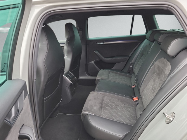 Superb Combi 2.0 TDI SPORTLINE AHK+MATRIX+NAVI.+