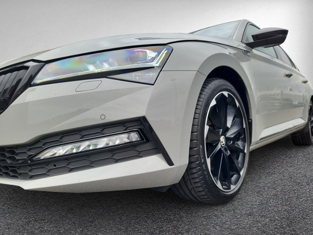 Superb Combi 2.0 TDI SPORTLINE AHK+MATRIX+NAVI.+