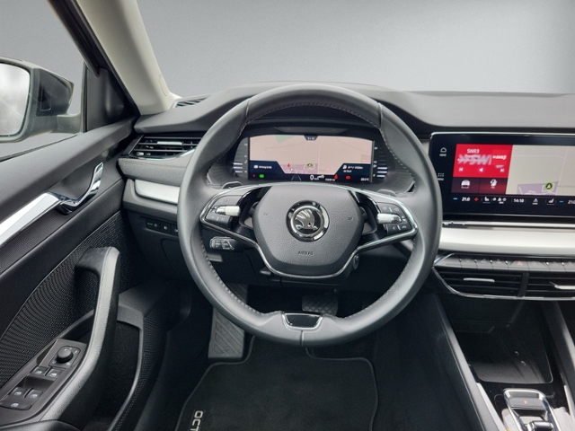 Octavia Combi 2.0 TDI DSG AHK+NAVI.+RFK+ACC+LED+