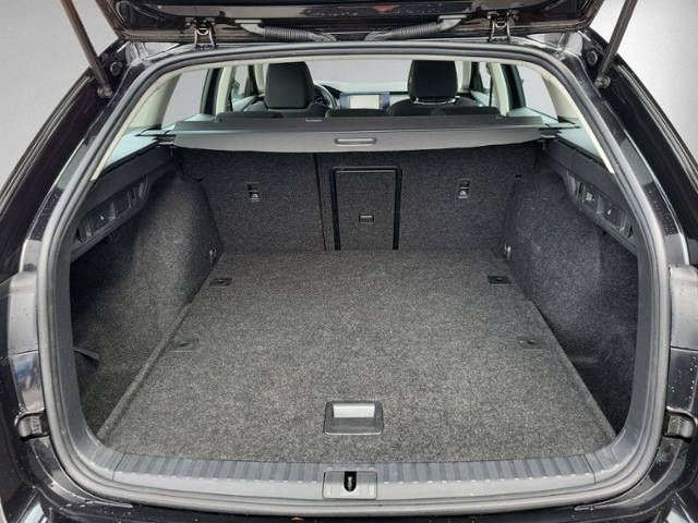 Octavia Combi 2.0 TDI DSG AHK+NAVI.+RFK+ACC+LED+