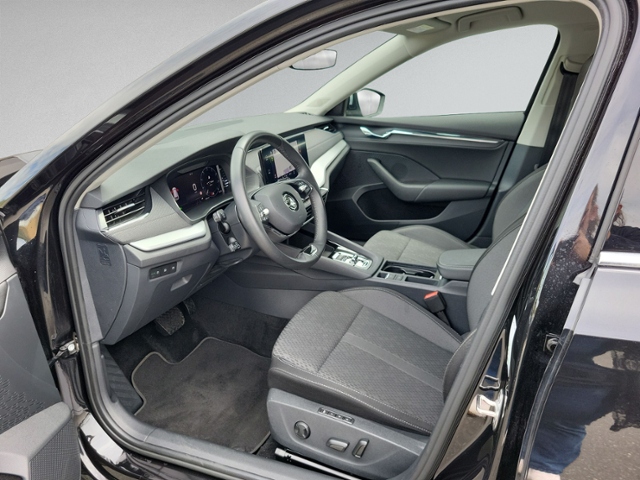 Octavia Combi 2.0 TDI DSG AHK+NAVI.+RFK+ACC+LED+