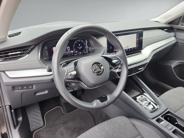 Octavia Combi 2.0 TDI DSG AHK+NAVI.+RFK+ACC+LED+