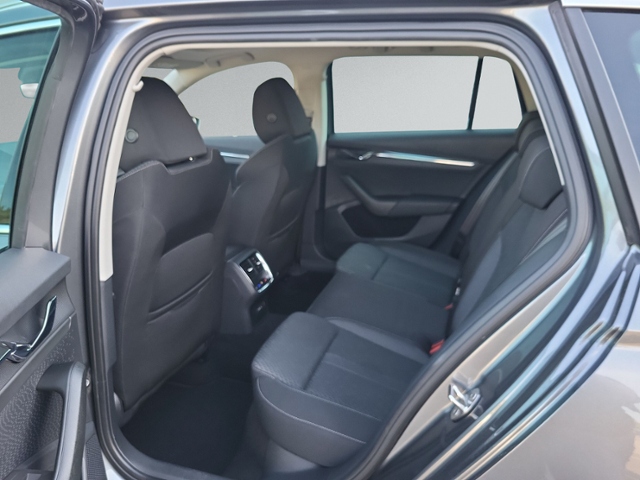 Octavia Combi 2.0 TDI DSG STYLE AHK+PANO+HEAD-up