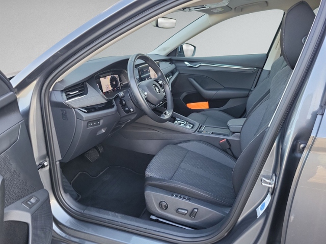 Octavia Combi 2.0 TDI DSG STYLE AHK+PANO+HEAD-up