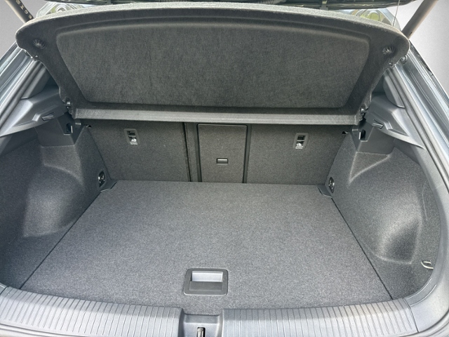 T-Roc 1.5 TSI DSG R-LINE PANO+IQ.LIGHT+RFK+NAVI+