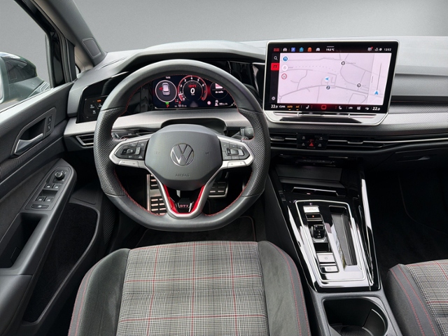 Golf VIII 2.0 TSI GTI IQ.LIGHT+KAMERA+DCC+HEAD-U