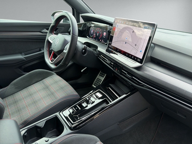 Golf VIII 2.0 TSI GTI IQ.LIGHT+KAMERA+DCC+HEAD-U