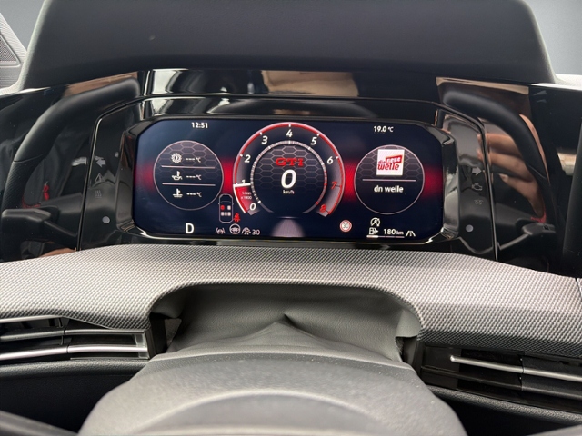 Golf VIII 2.0 TSI GTI IQ.LIGHT+KAMERA+DCC+HEAD-U