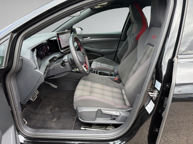 Golf VIII 2.0 TSI GTI IQ.LIGHT+KAMERA+DCC+HEAD-U