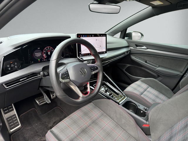Golf VIII 2.0 TSI GTI IQ.LIGHT+KAMERA+DCC+HEAD-U
